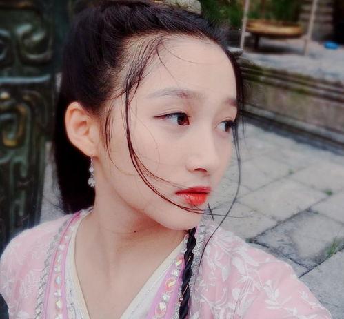 大话娱乐吃瓜美少女,揭秘吃瓜美少女背后的故事  第1张